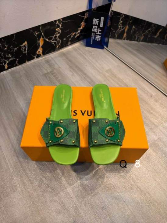 Picture of Louis Vuitton Slippers _SKULVsz35-40F0302475